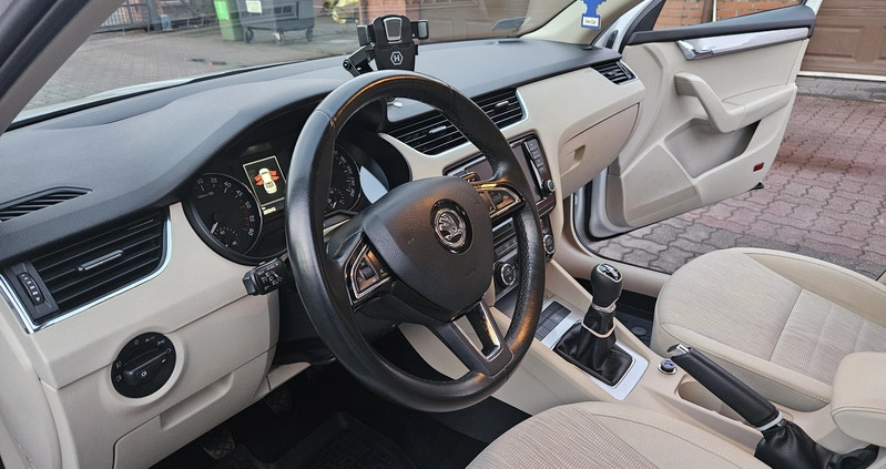 Skoda Octavia cena 42500 przebieg: 280000, rok produkcji 2016 z Warszawa małe 121